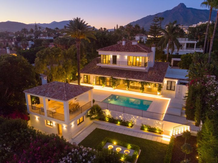Villa avec 5 chambres et 5 salles de bain - Villa moderne avec vue imprenable sur la mer à Parcelas del Golf