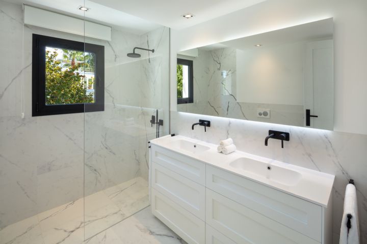 Villa avec 5 chambres et 5 salles de bain - Villa moderne avec vue imprenable sur la mer à Parcelas del Golf