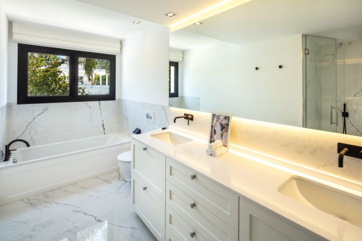 Villa avec 5 chambres et 5 salles de bain - Villa moderne avec vue imprenable sur la mer à Parcelas del Golf