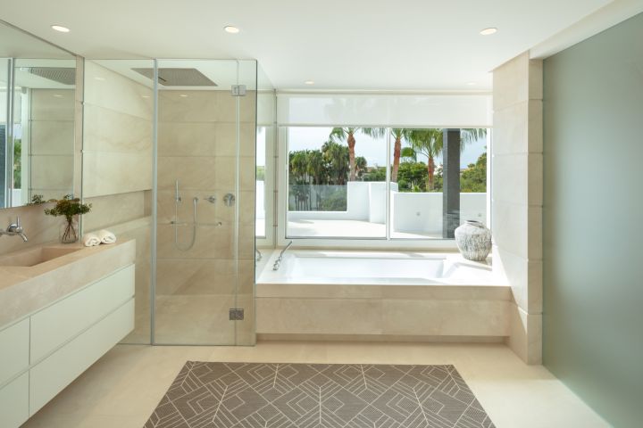 Drago 31 - Stylish Property offering Golf Views