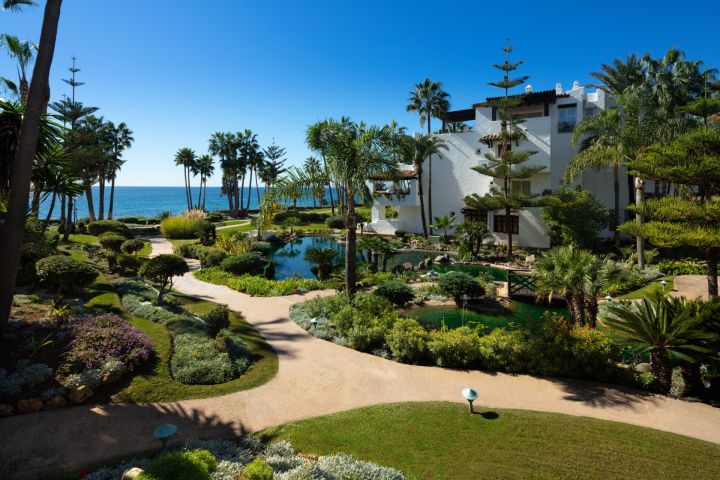 Dalia 1 - Modern Apartment with Andalusian Charm in Puente Romano