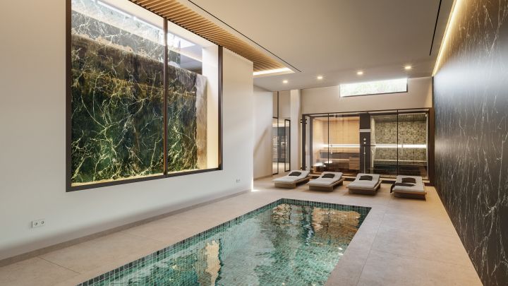 8 Contemporary style villas walking distance to Puerto Banus - Elegant Villa with Stunning Sea Views in Puerto Banús