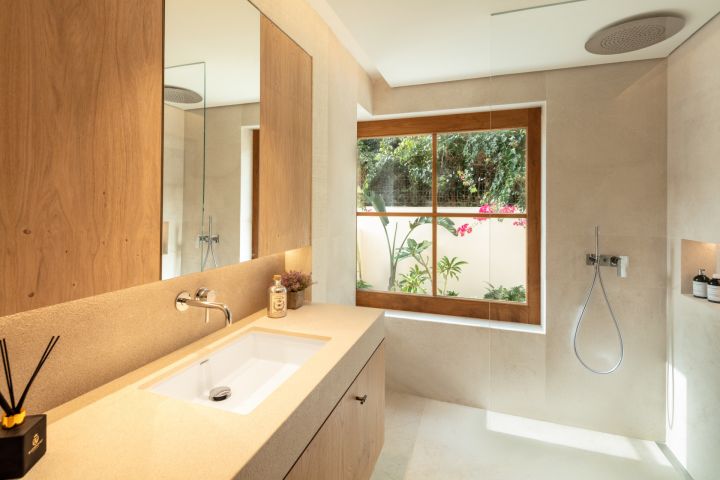 Goya 12 - Luxurious Home featuring Modern Design