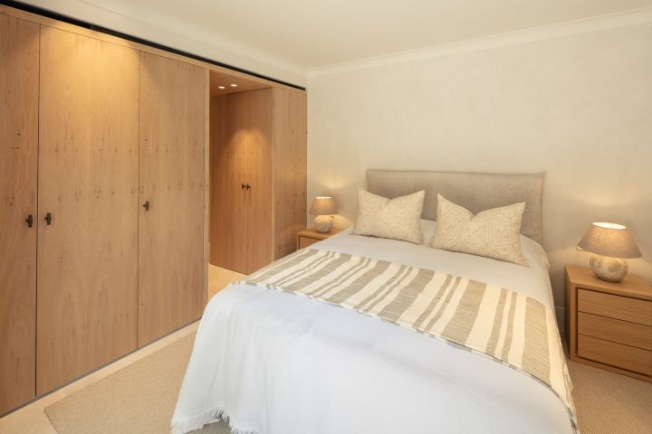 Goya 12 - Luxurious Home featuring Modern Design