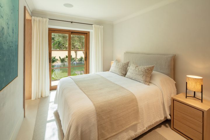 Goya 12 - Luxurious Home featuring Modern Design
