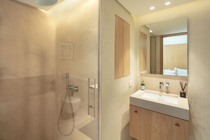 Goya 12 - Luxurious Home featuring Modern Design