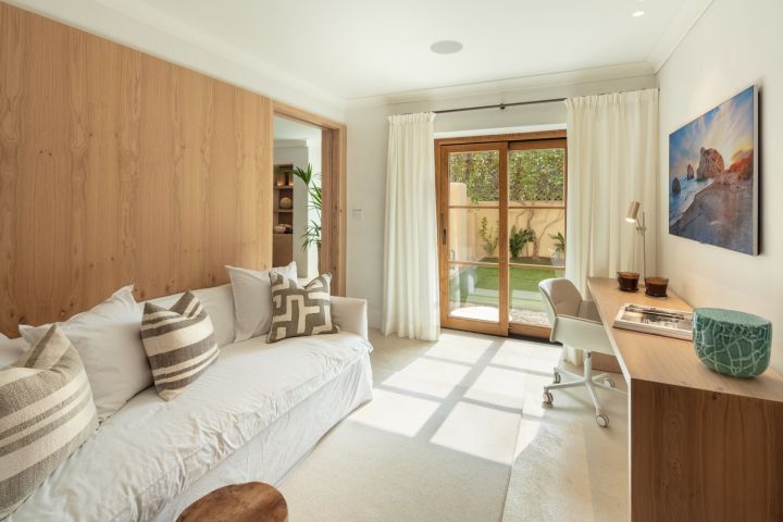 Goya 12 - Luxurious Home featuring Modern Design