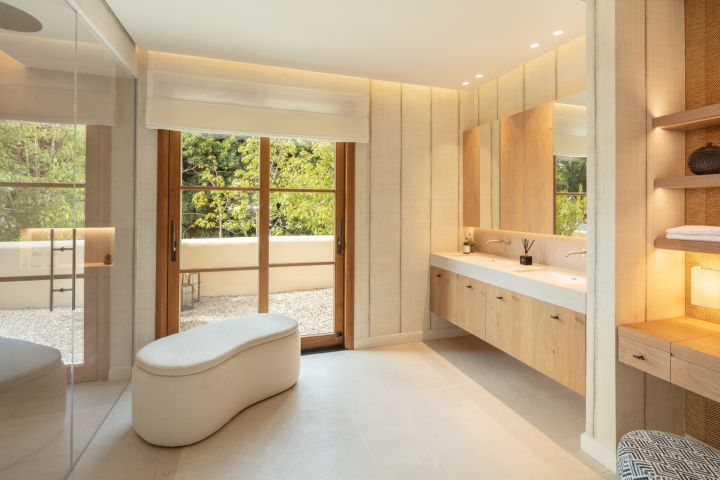 Goya 12 - Luxurious Home featuring Modern Design