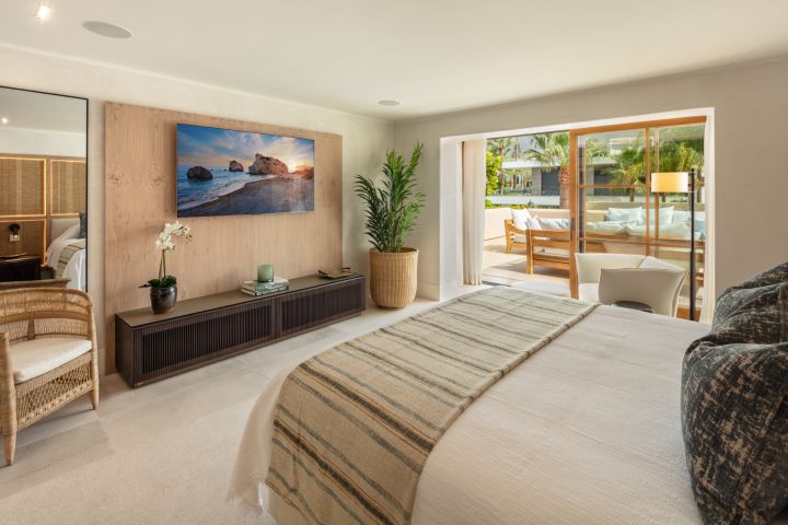 Goya 12 - Luxurious Home featuring Modern Design