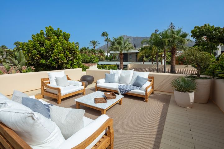 Goya 12 - Luxurious Home featuring Modern Design