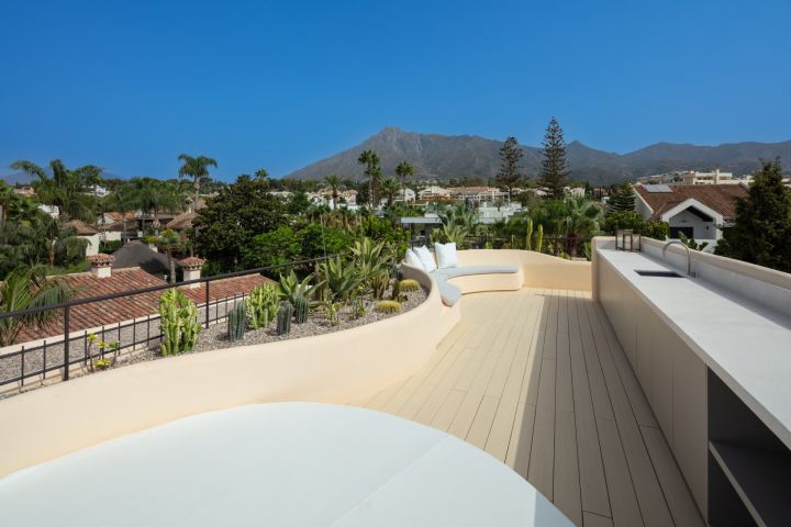 Goya 12 - Luxurious Home featuring Modern Design