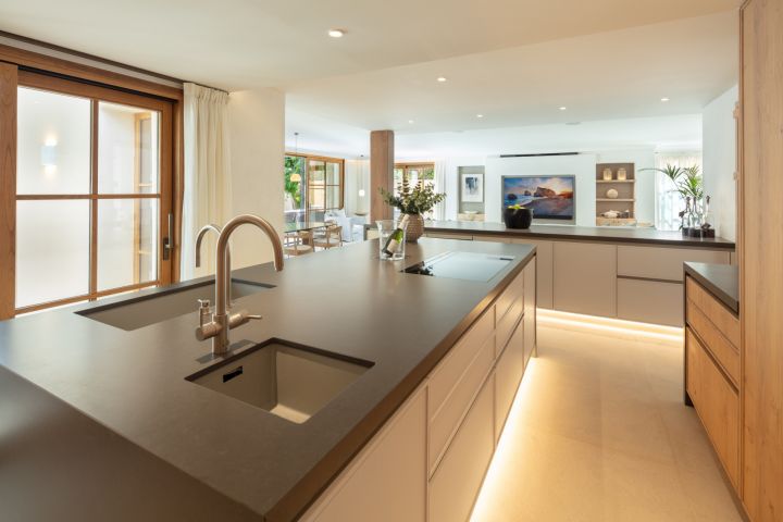 Goya 12 - Luxurious Home featuring Modern Design