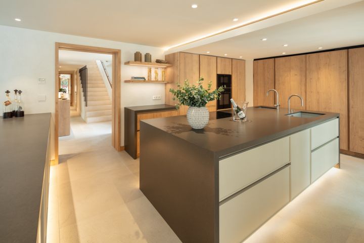 Goya 12 - Luxurious Home featuring Modern Design