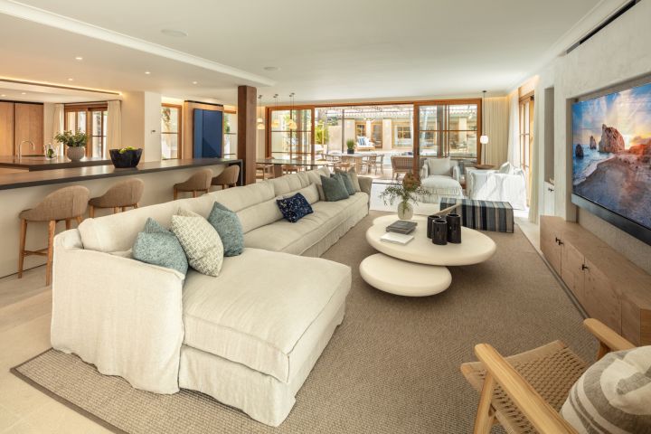 Goya 12 - Luxurious Home featuring Modern Design