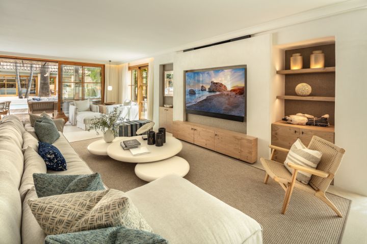 Goya 12 - Luxurious Home featuring Modern Design