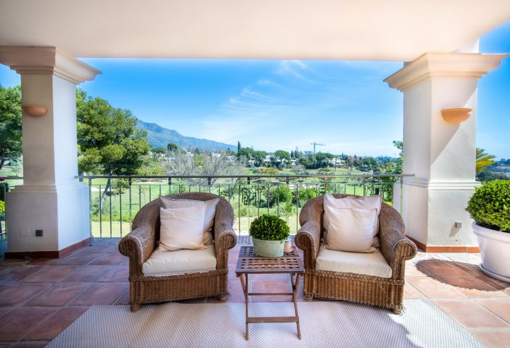 Villa con 6 dormitorios y 5 baños - Impresionante casa moderna con vistas al campo de golf en Aloha