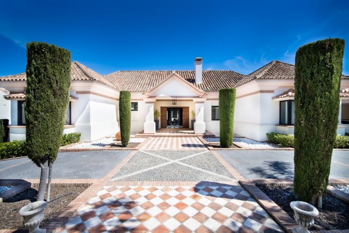 Villa con 6 dormitorios y 5 baños - Impresionante casa moderna con vistas al campo de golf en Aloha