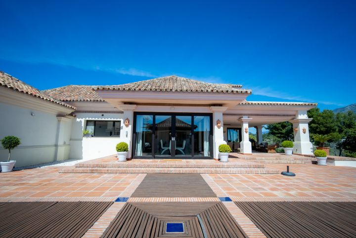 Villa con 6 dormitorios y 5 baños - Impresionante casa moderna con vistas al campo de golf en Aloha