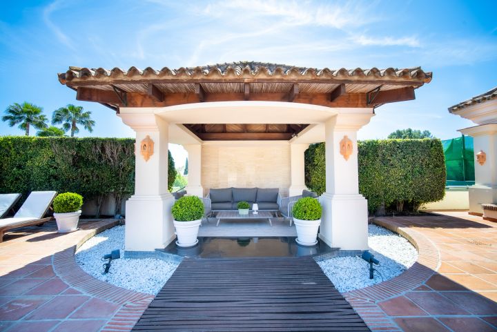 Villa con 6 dormitorios y 5 baños - Impresionante casa moderna con vistas al campo de golf en Aloha