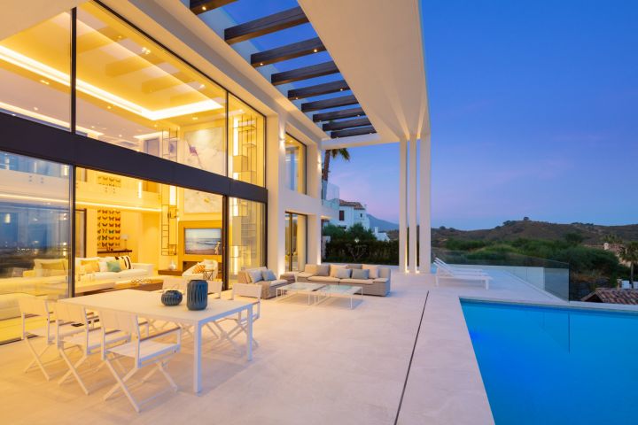 Villa avec 6 chambres et 6 salles de bain - Propriété contemporaine moderne au charme andalou à La Quinta