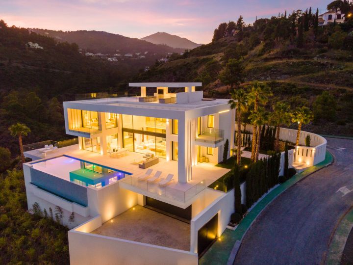 Villa avec 6 chambres et 6 salles de bain - Propriété contemporaine moderne au charme andalou à La Quinta