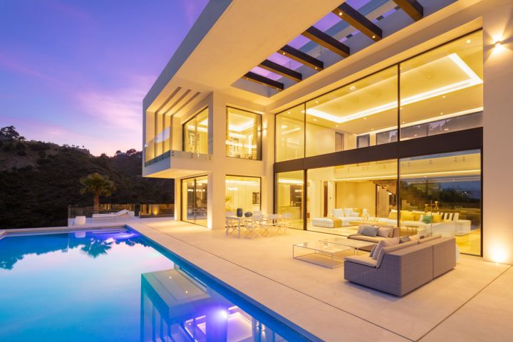 Villa avec 6 chambres et 6 salles de bain - Propriété contemporaine moderne au charme andalou à La Quinta