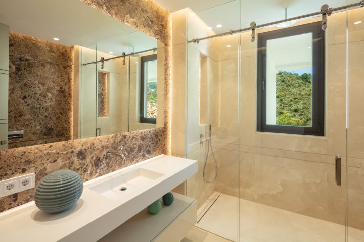 Villa avec 6 chambres et 6 salles de bain - Propriété contemporaine moderne au charme andalou à La Quinta