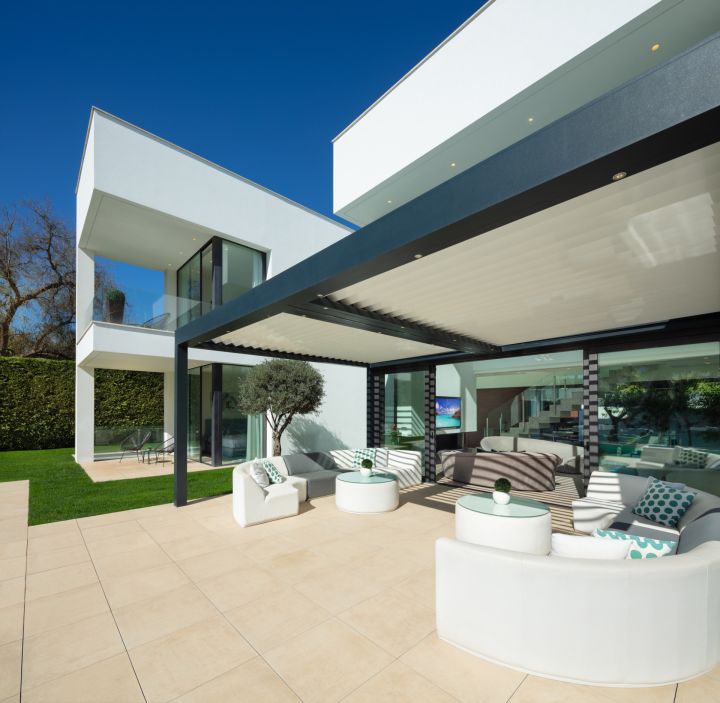 Villa Mistral - Stylish Luxury Property with Top-Tier Finishes