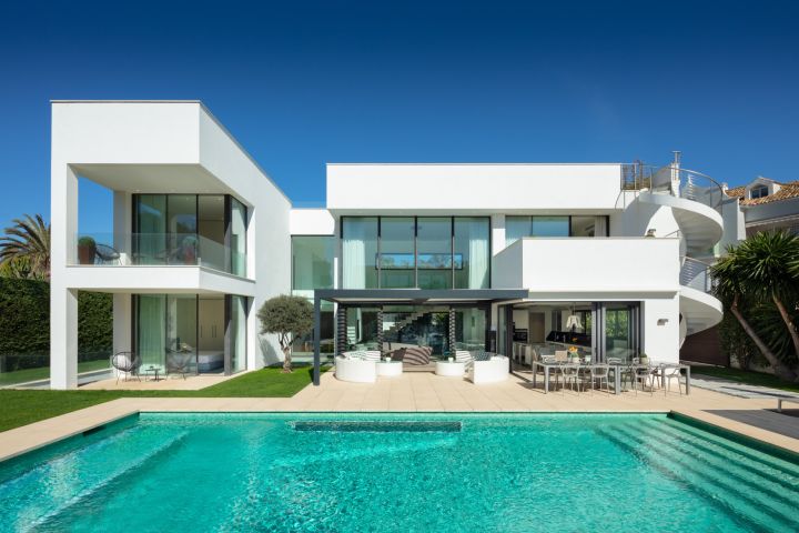 Villa Mistral - Stylish Luxury Property with Top-Tier Finishes