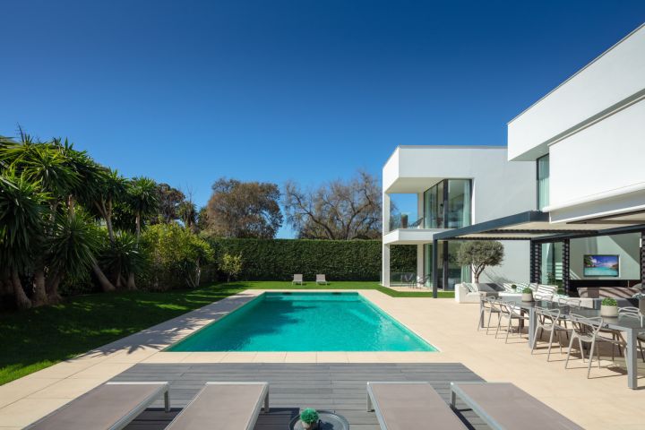 Villa Mistral - Stylish Luxury Property with Top-Tier Finishes