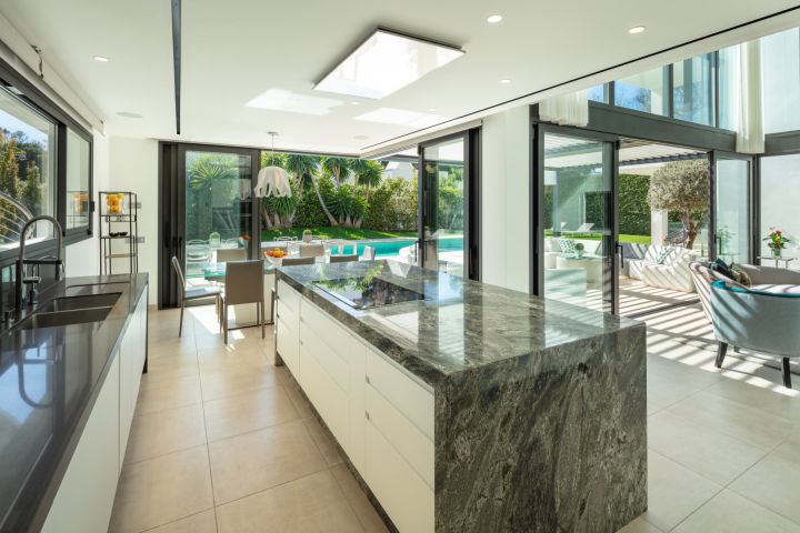 Villa Mistral - Stylish Luxury Property with Top-Tier Finishes