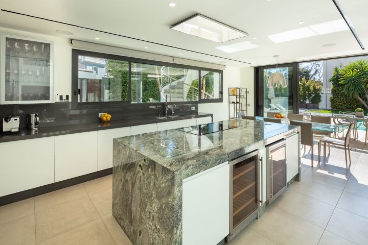 Villa Mistral - Stylish Luxury Property with Top-Tier Finishes