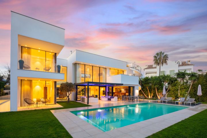 Villa Mistral - Stylish Luxury Property with Top-Tier Finishes