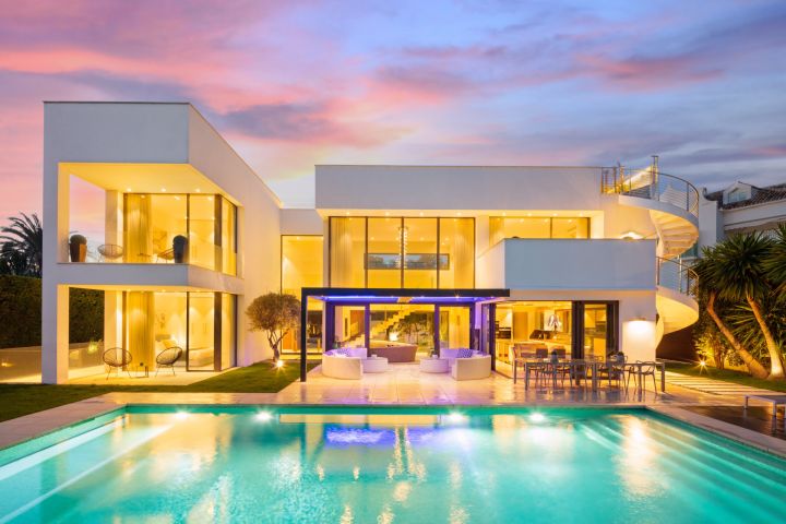 Villa Mistral - Stylish Luxury Property with Top-Tier Finishes