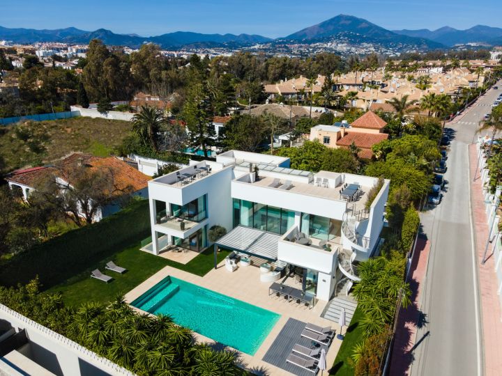 Villa Mistral - Stylish Luxury Property with Top-Tier Finishes