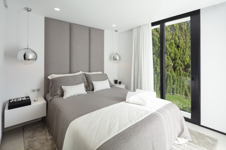 Lotus 5 - Luxury Property featuring Modern Design in Nueva Andalucia