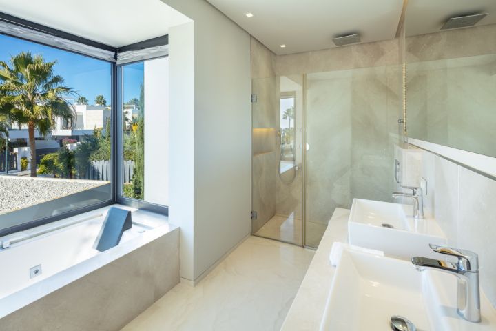 Villa con 5 dormitorios y 5 baños - Elegante villa con vistas panorámicas