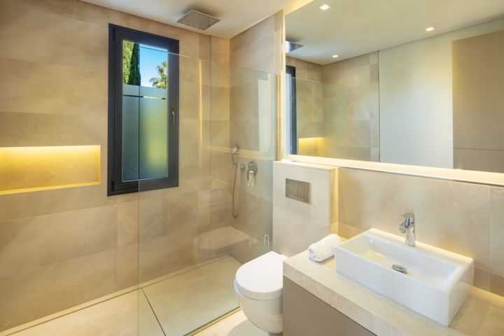 Villa con 5 dormitorios y 5 baños - Elegante villa con vistas panorámicas