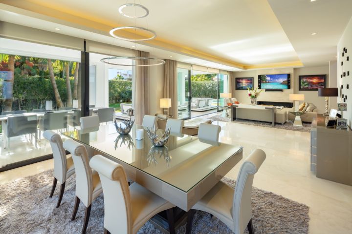 Villa con 5 dormitorios y 5 baños - Elegante villa con vistas panorámicas