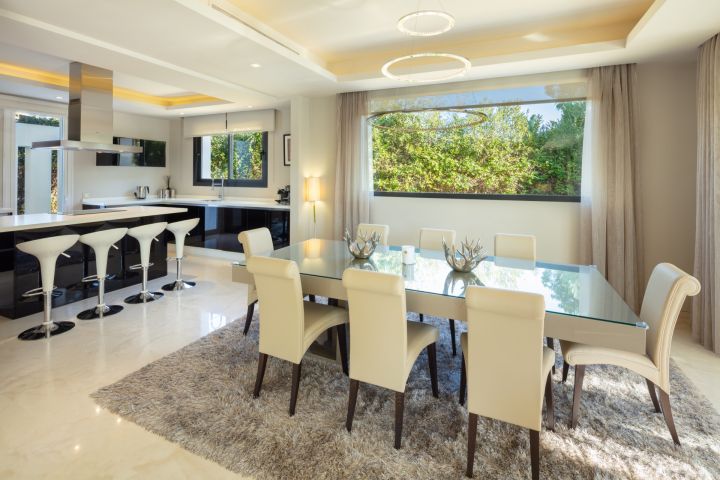 Villa con 5 dormitorios y 5 baños - Elegante villa con vistas panorámicas