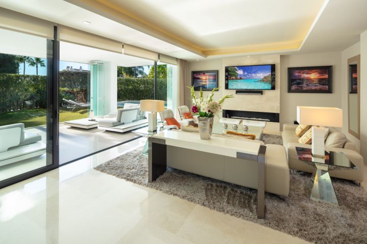 Villa con 5 dormitorios y 5 baños - Elegante villa con vistas panorámicas