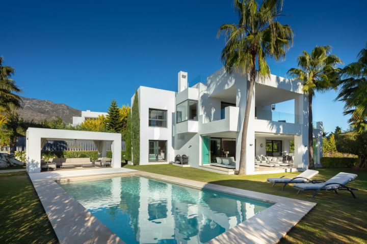 Villa con 5 dormitorios y 5 baños - Elegante villa con vistas panorámicas