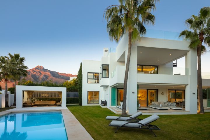 Villa con 5 dormitorios y 5 baños - Elegante villa con vistas panorámicas