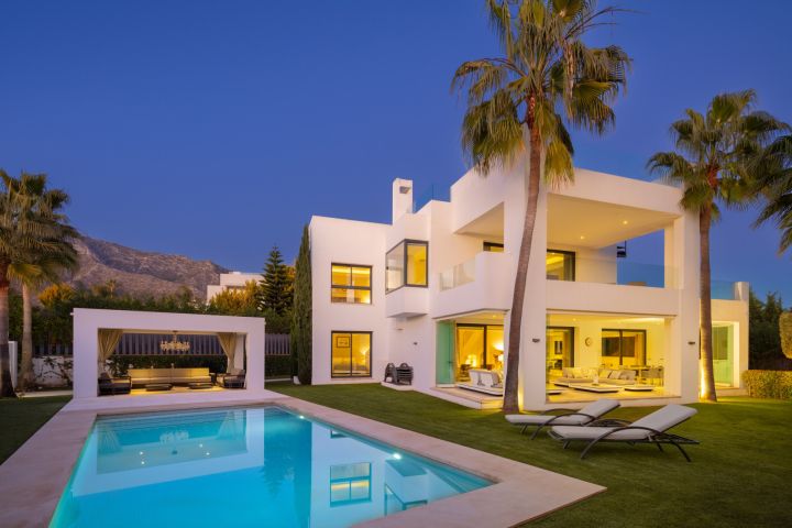 Villa con 5 dormitorios y 5 baños - Elegante villa con vistas panorámicas