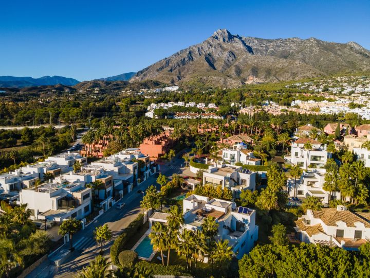 Villa con 5 dormitorios y 5 baños - Elegante villa con vistas panorámicas