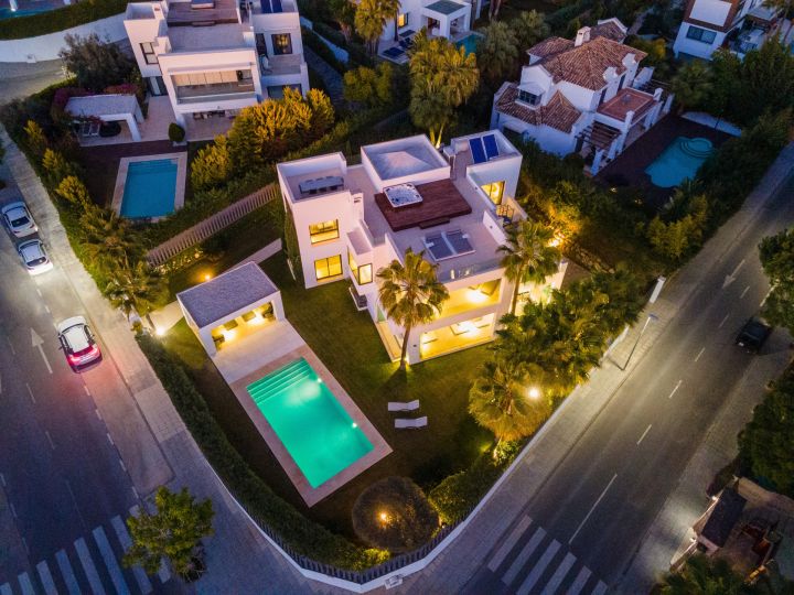 Villa con 5 dormitorios y 5 baños - Elegante villa con vistas panorámicas
