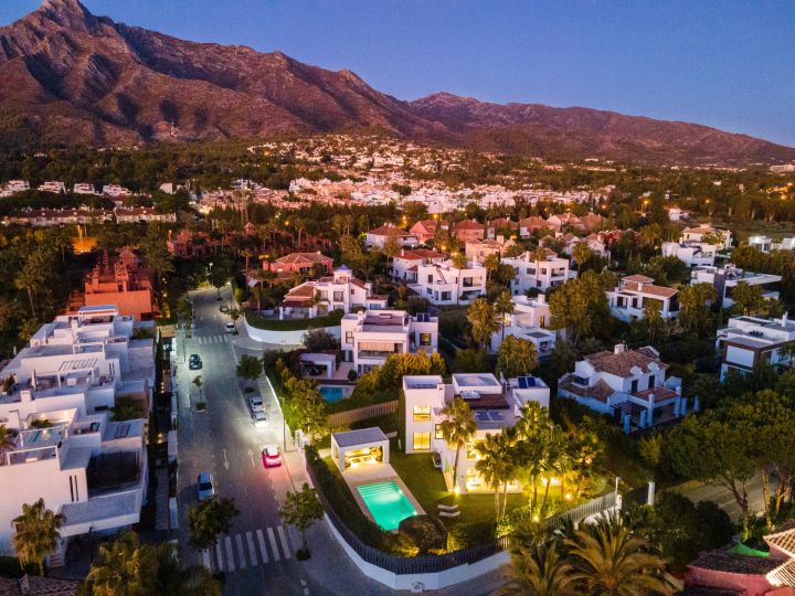 Villa con 5 dormitorios y 5 baños - Elegante villa con vistas panorámicas