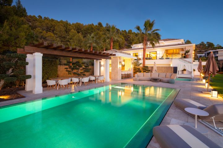 Olympus - Impressive Luxury Property featuring Modern Design