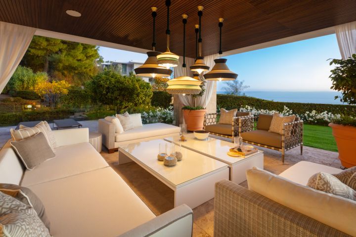 Olympus - Impressive Luxury Property featuring Modern Design