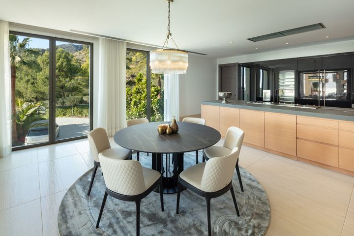 Olympus - Impressive Luxury Property featuring Modern Design